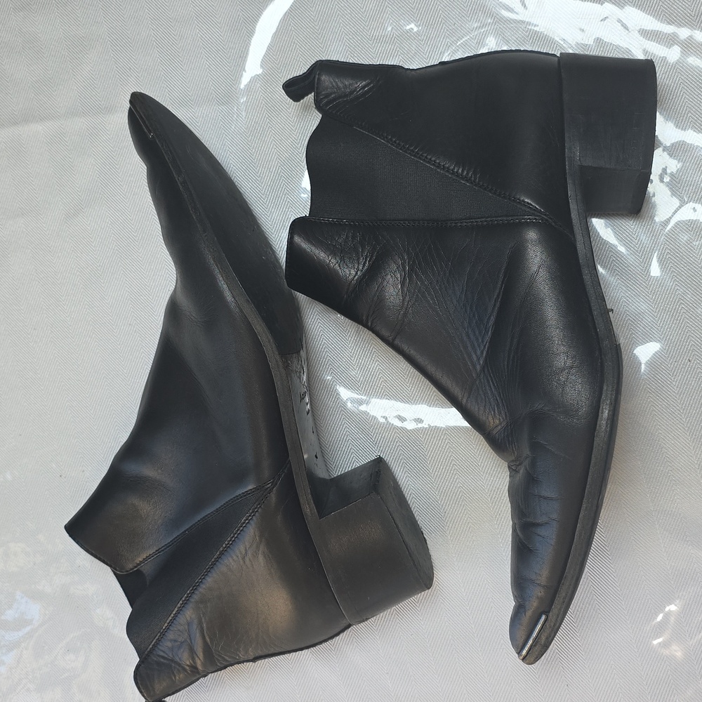 🌸Acne Studios Black Leather Ankle Booties‎